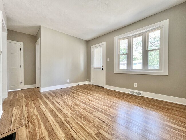 Building Photo - Two Bedroom Home in Wyoming