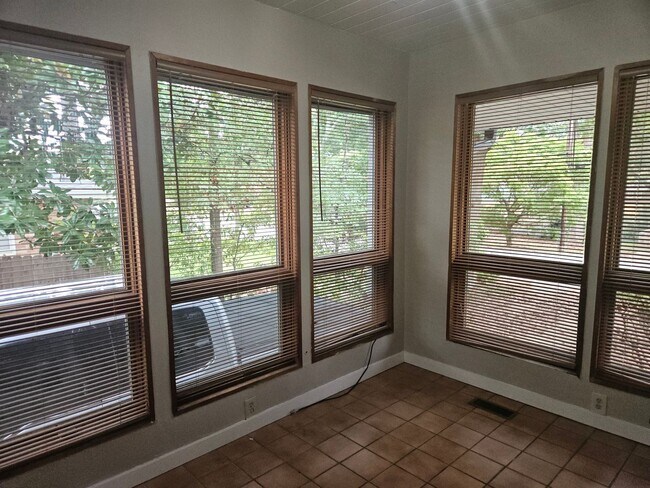 Building Photo - Smyrna Heights Bungalow