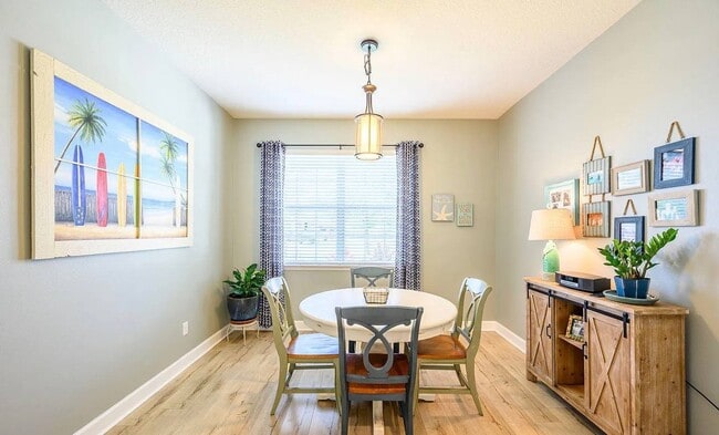 Building Photo - 617 Champion Ridge Dr