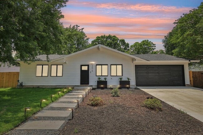 Building Photo - 2615 Baxter Dr