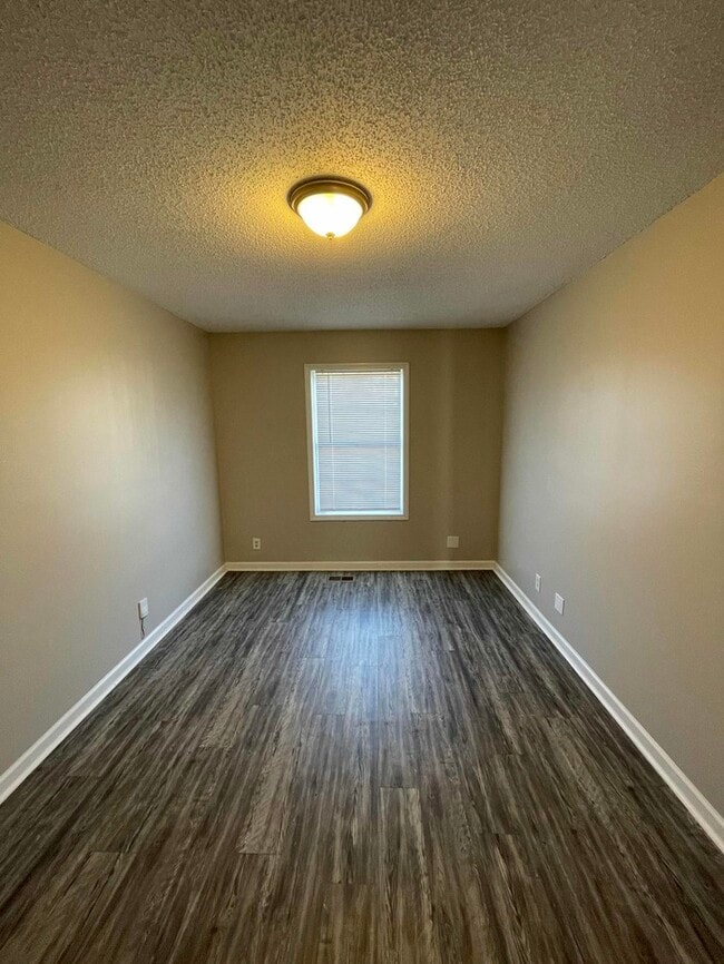 Building Photo - 320 Donna Dr