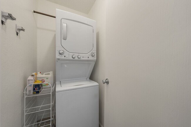 Building Photo - 9618 Sugar Hill Dr