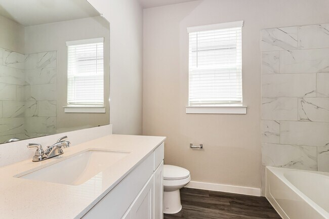 Building Photo - 305 N Centro Cir