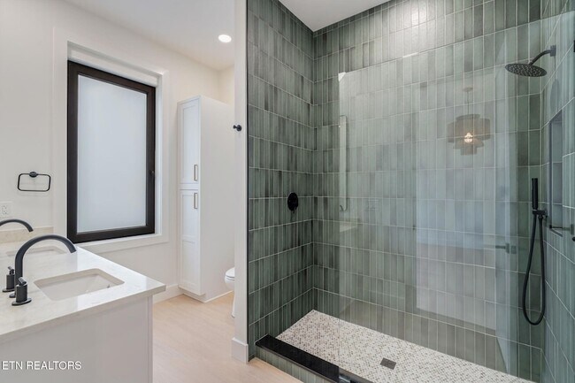 Building Photo - 7826 S Northshore Dr