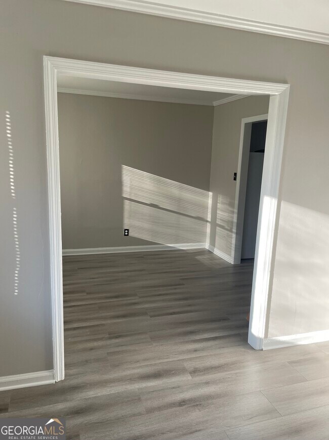 Building Photo - 1112 N Beddingfield Dr