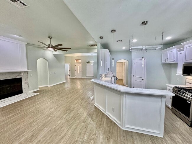 Building Photo - 10504 Walnut Hollow Dr
