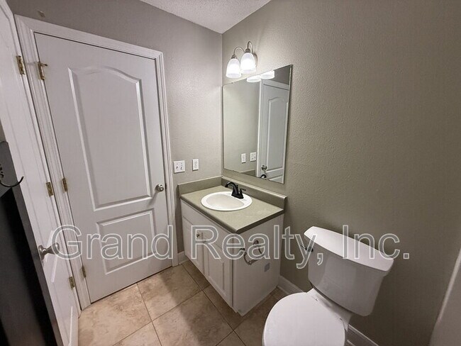 Building Photo - 4754 Winterdale Dr