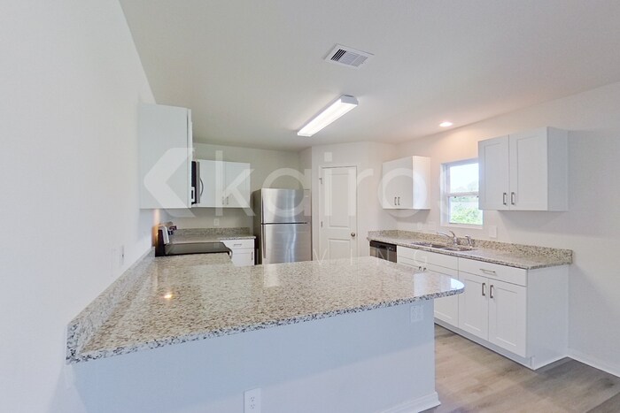 Building Photo - 236 Bluebonnet