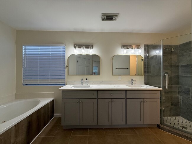 Building Photo - 4823 Sunshine Dr