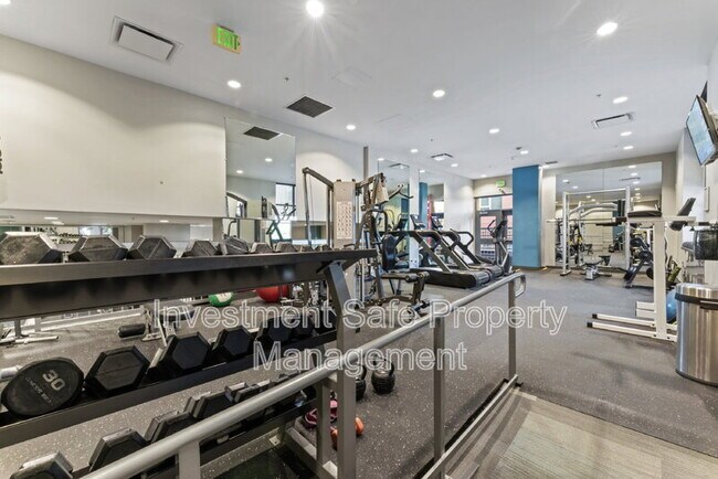Building Photo - 300 W Beech St