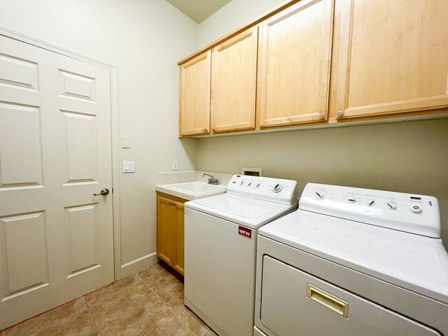 Building Photo - 1808 Spokane Rd