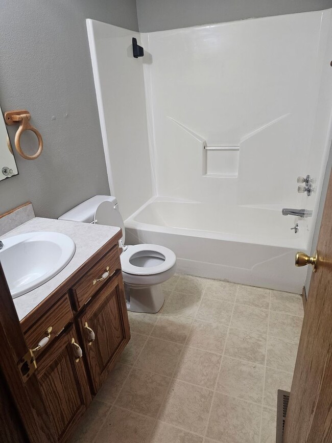 Building Photo - 522 E Park St