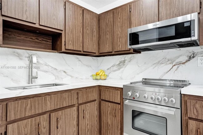 Building Photo - 5325 SW 77th Ct