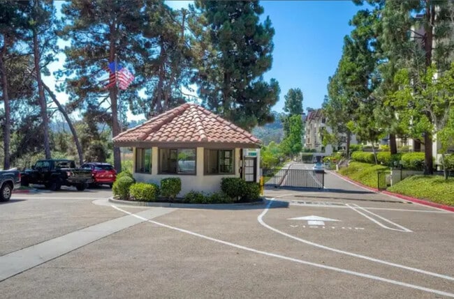 Primary Photo - 5865 Friars Rd