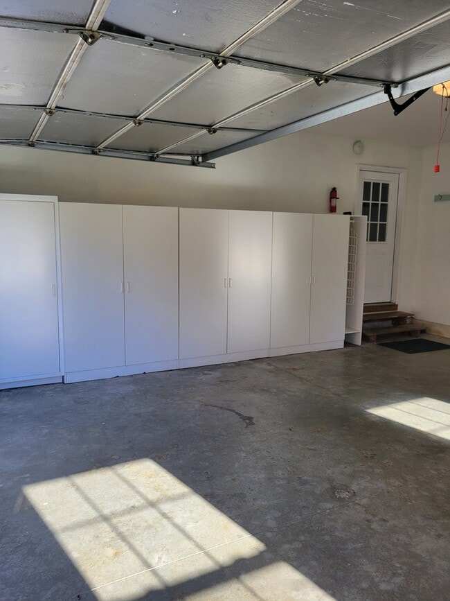 Building Photo - 71 Crest Cir