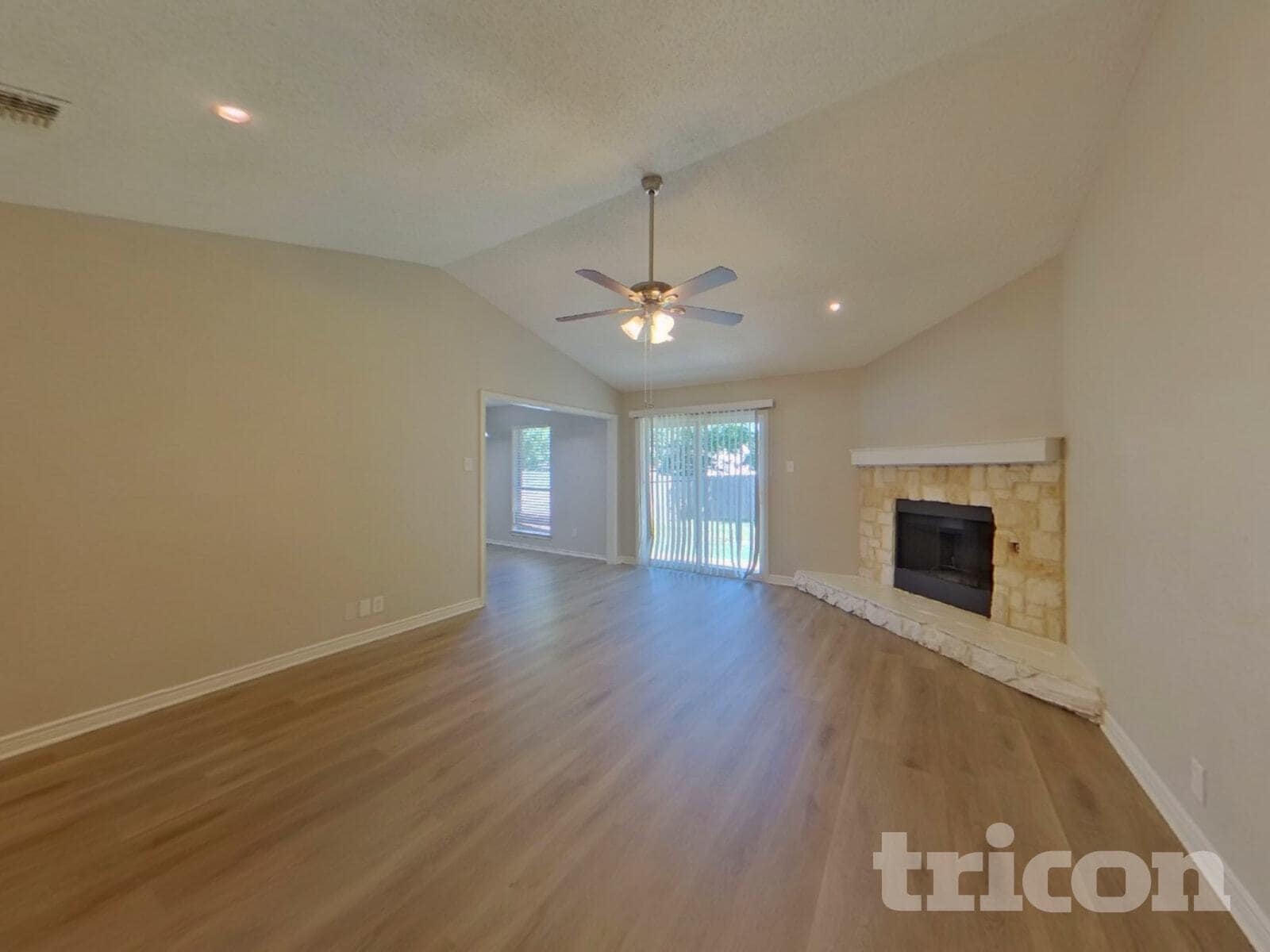 Building Photo - 8620 Santa Clara Dr