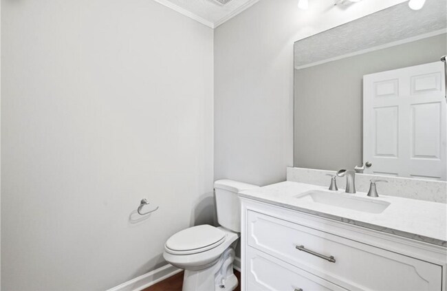 Building Photo - 2BR Townhome in Summerhill with Garage and Exterior Maintenance Included