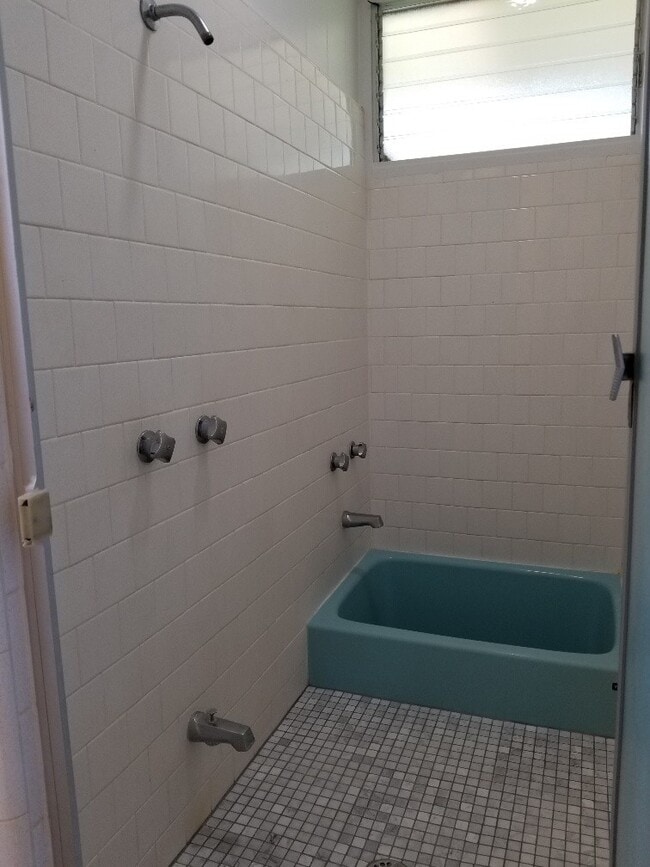 Building Photo - NEWLY RENOVATED -2 Bed, 2 Bath, 2 Parking Duplex in Aiea- UTILITIES INCLUDED!!