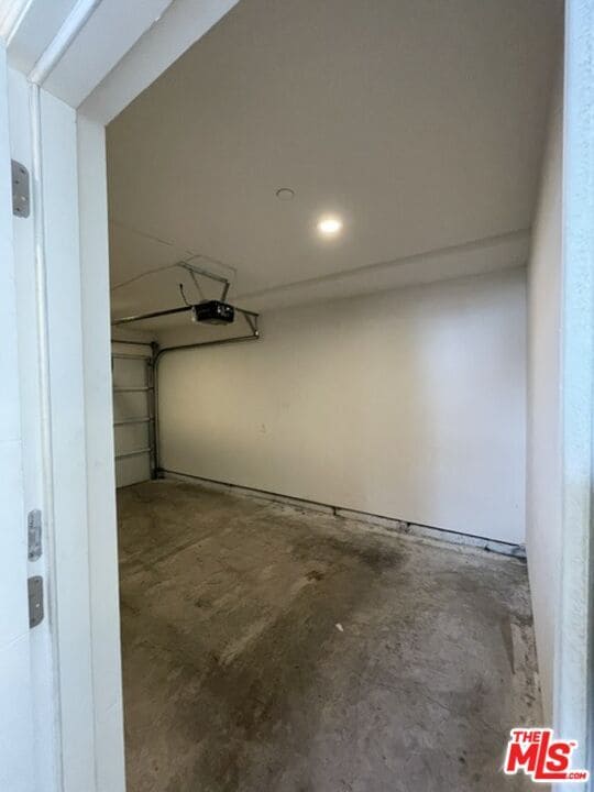 Building Photo - 5733 1/2 Fulcher Ave