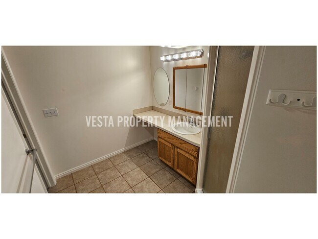 Building Photo - 981 Hudson St