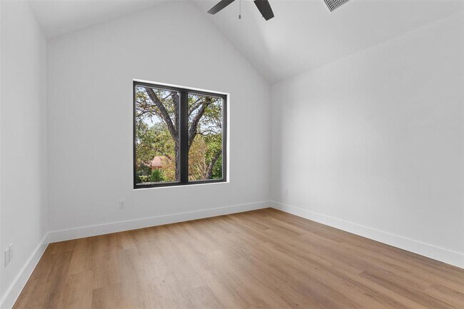 Building Photo - 1402 Beckett St