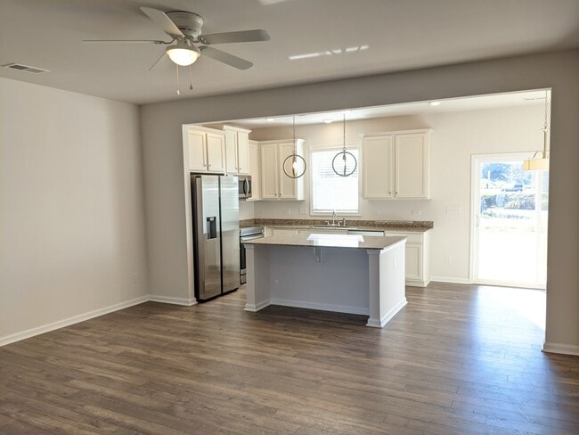 Building Photo - 3 Bedroom Townhome Sherrill's Ford- Free Month of Rent with Signed 18-Month Lease