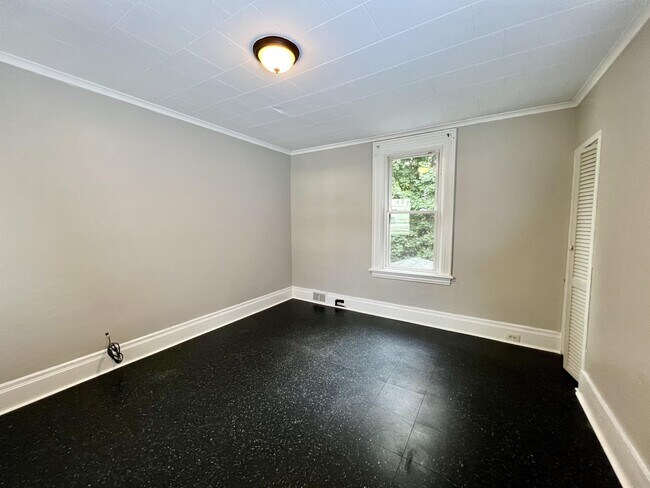 Building Photo - 1124 4th Ave