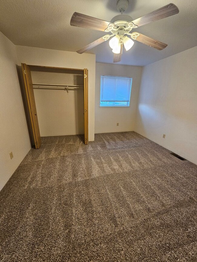 Building Photo - 592