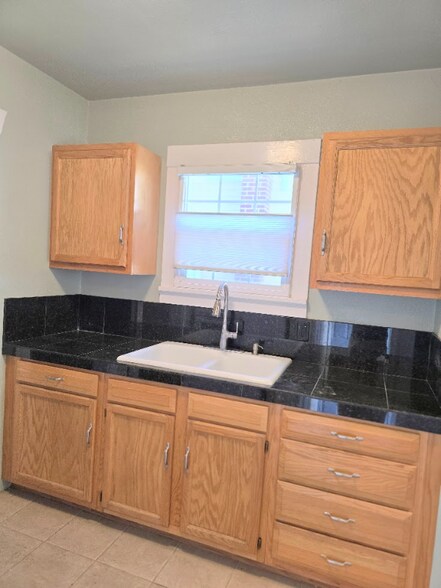 Building Photo - 22 W Pine St