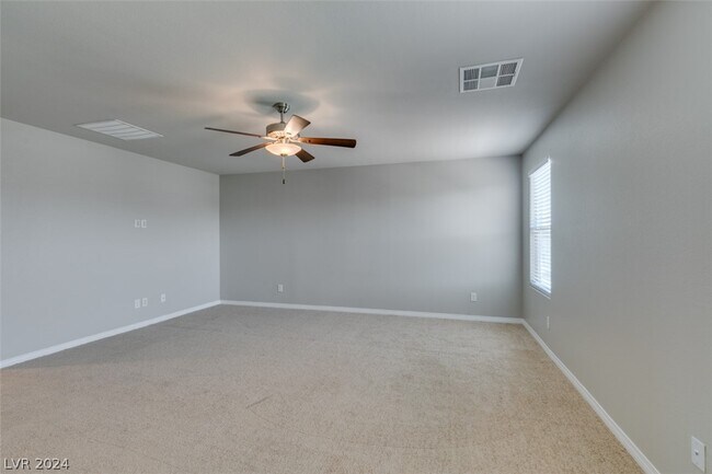 Building Photo - 945 Willow Berry Ave
