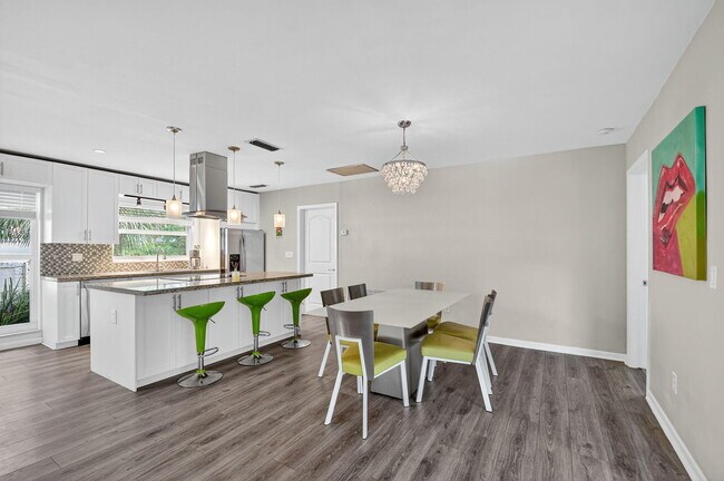 Building Photo - 113 Park Ln E