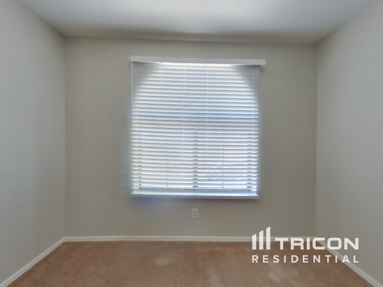 Building Photo - 12927 W Port Royale Ln
