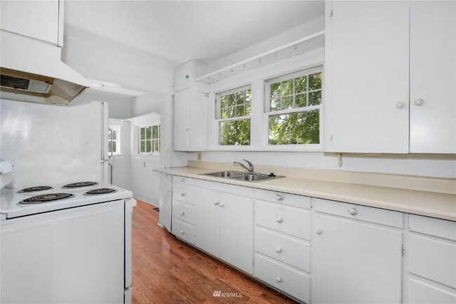 Building Photo - 5706 35th Ave NE