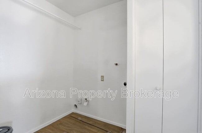 Building Photo - 1636 W Wescott Dr