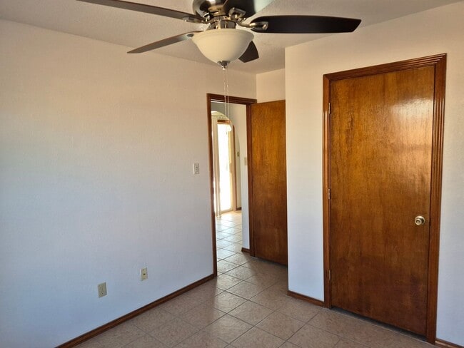 Building Photo - 3 Bedroom 2 Bath