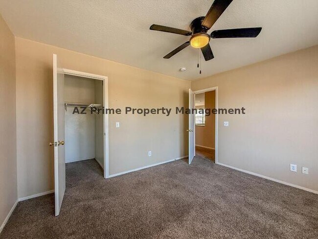 Building Photo - 583 W Racine Loop