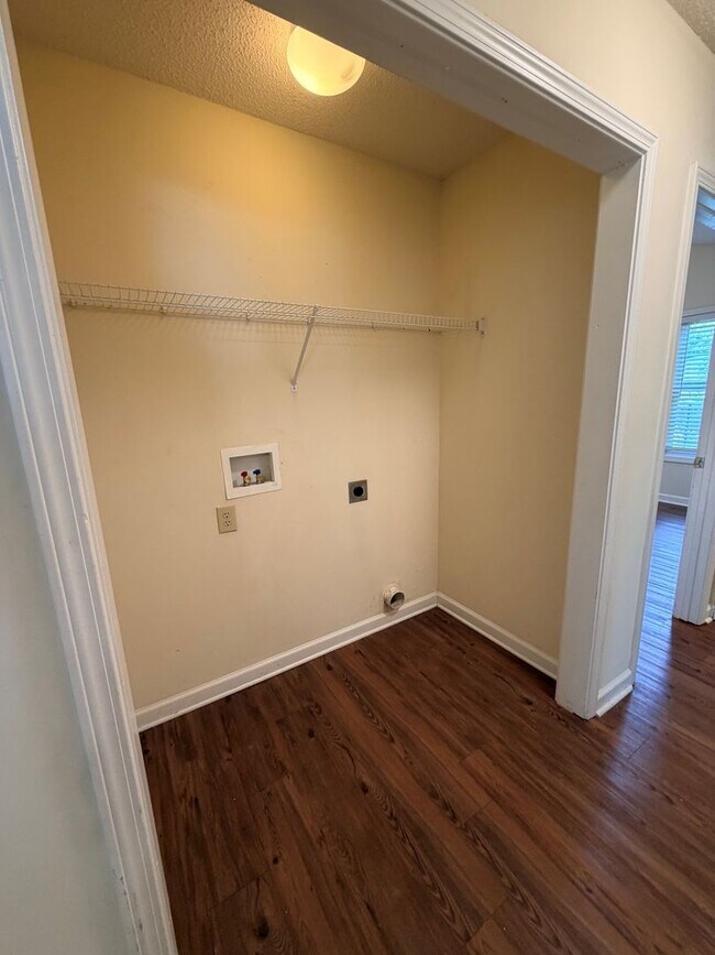 Building Photo - 104 Brazington Ct