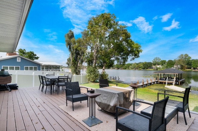 Building Photo - 201 Cedarwood Dr