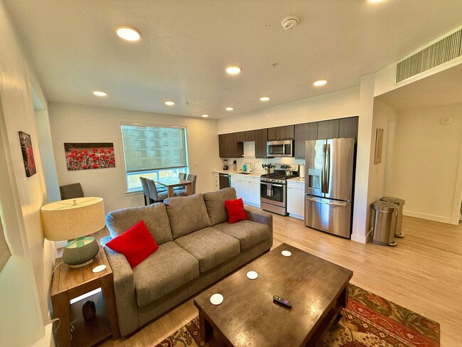 Building Photo - 385 S 400 E