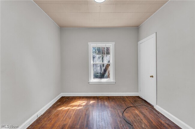 Building Photo - 2150 Glenridge Rd