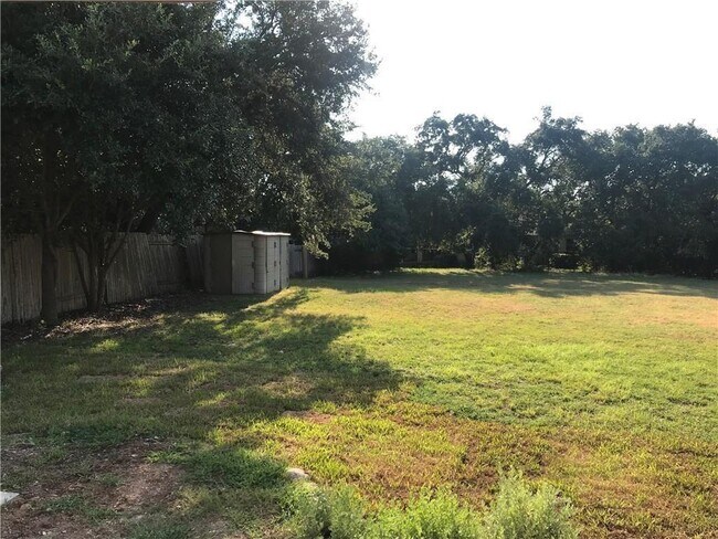 Building Photo - 420 Hanover Ct