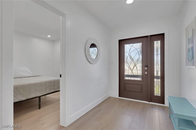 Building Photo - 2700 Gulfview Dr