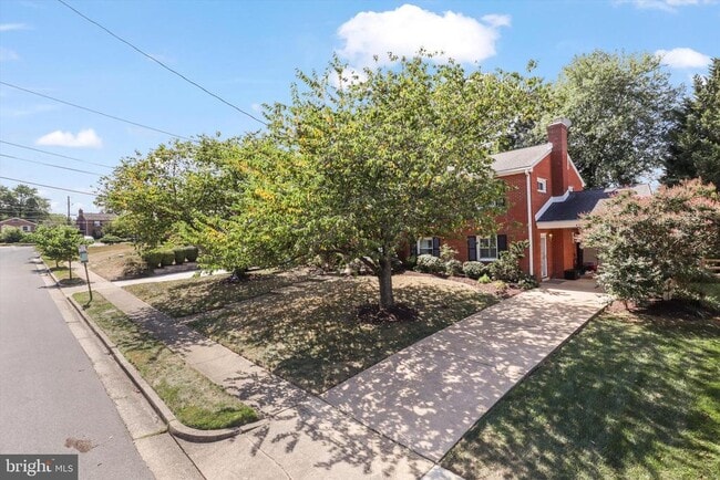 Building Photo - 4534 Lasalle Ave