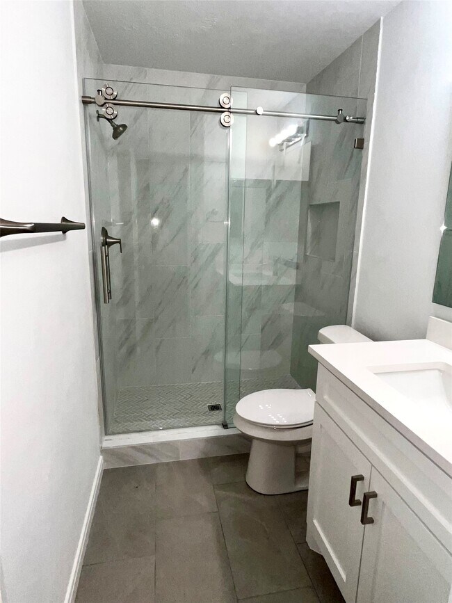 Building Photo - 2 Stone Arrow Pl