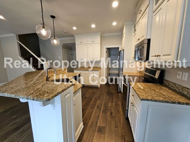 Building Photo - 950 N 940 W