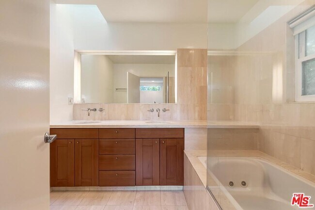Building Photo - 7586 Woodrow Wilson Dr
