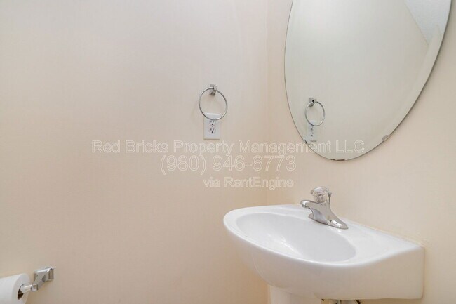 Building Photo - 16849 Greenlawn Hills Ct