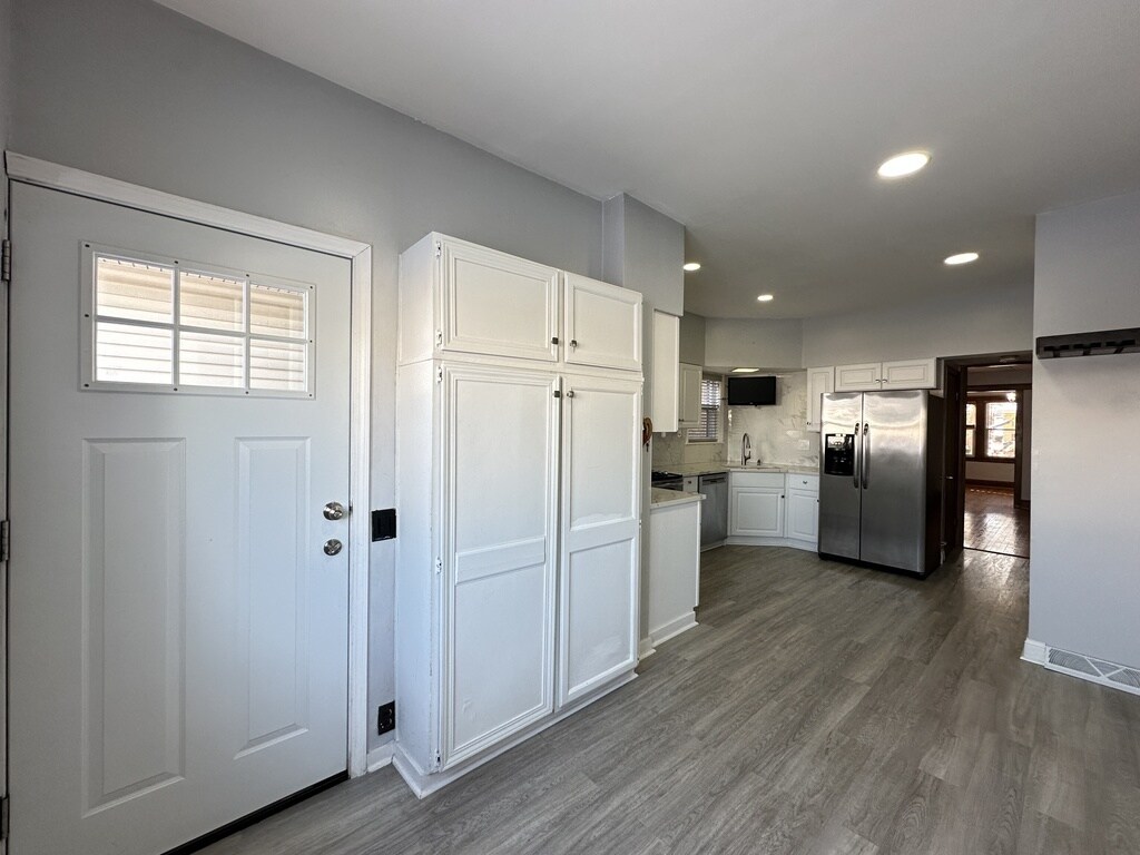 Building Photo - 3117 N Mango Ave