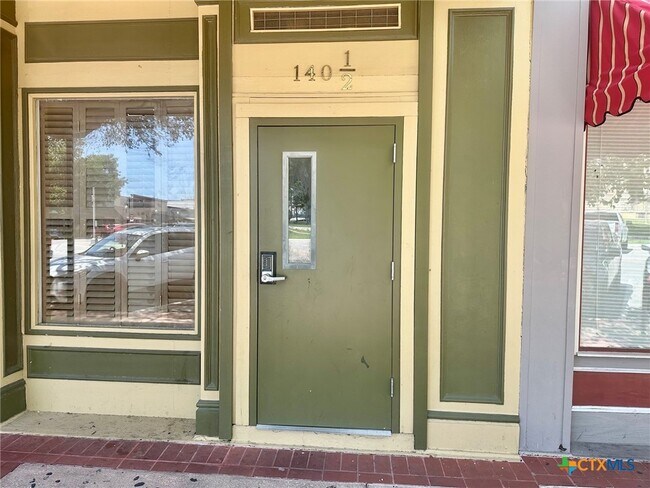 Building Photo - 140 E San Antonio St