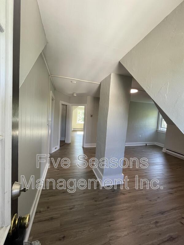 Building Photo - 19 Fletcher Pl